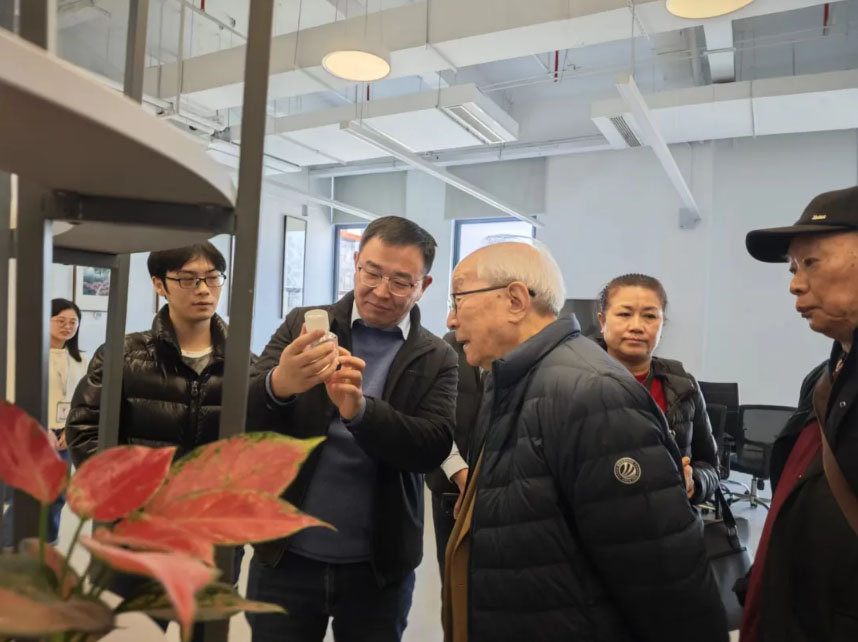 中国医学科学院输血研究所前所长杨成民教授莅临血霁生物参观指导